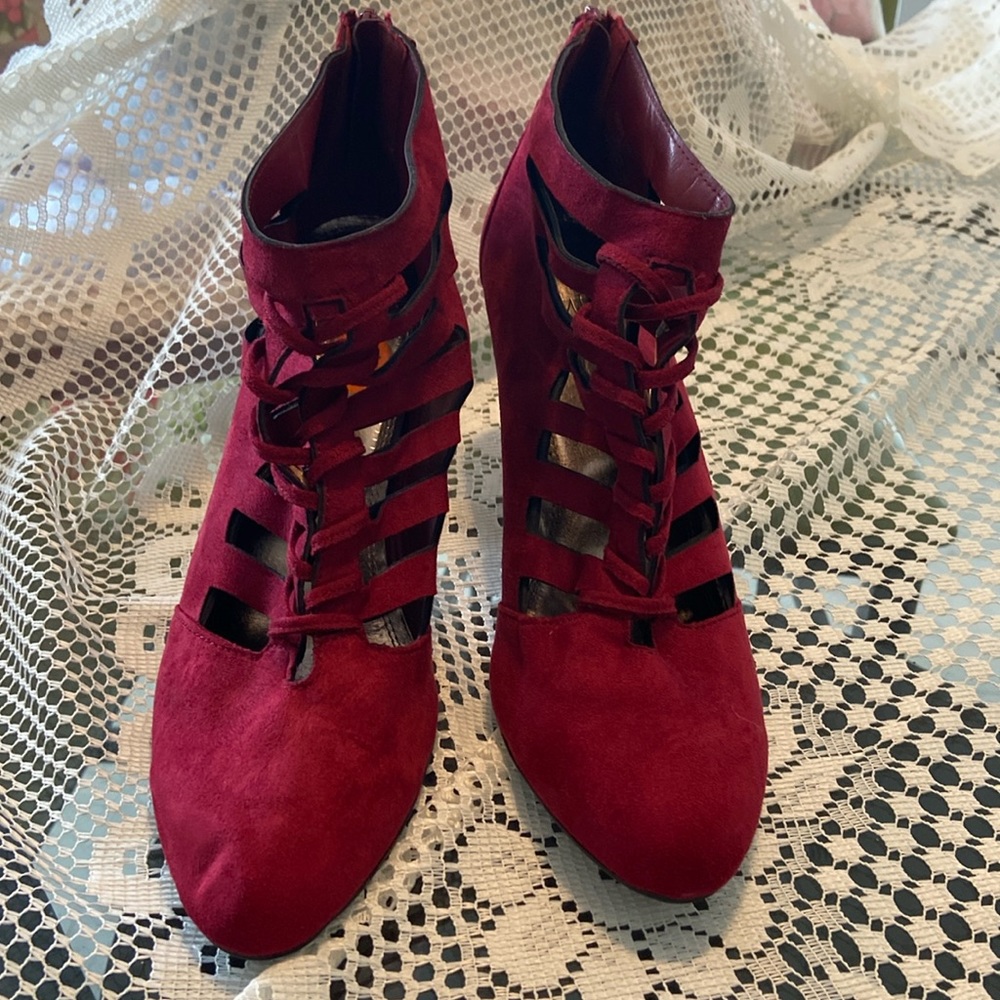 Size 11 Burgundy Bootie, New